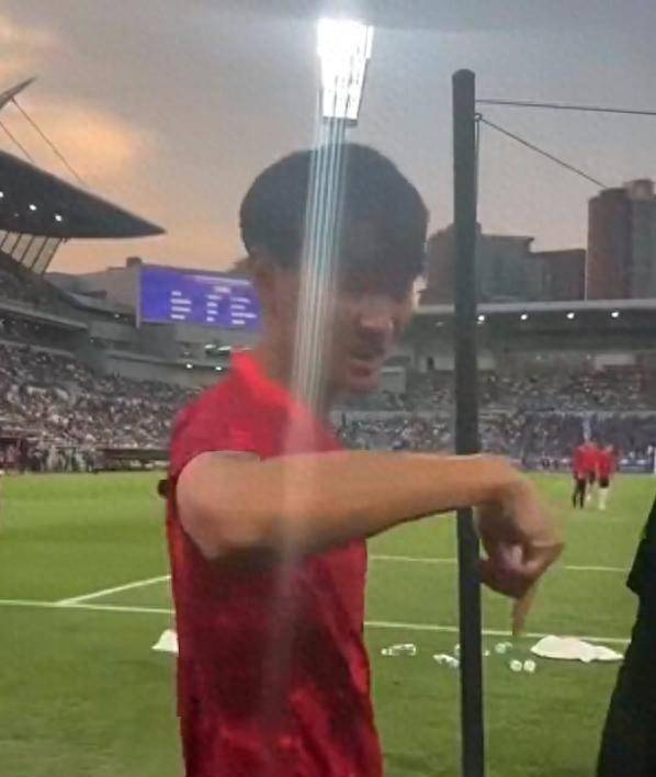 雄鹿引发争议！，Faker官方宣布表现优异新规引发球迷热议的简单介绍
