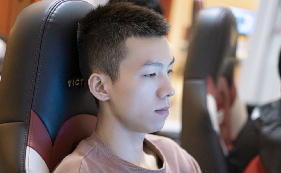 包含Karsa回归赛场,回归赛场首场状态亮眼,TES观众沸腾!的词条 包含Karsa回归赛场,回归赛场首场状态亮眼,TES观众沸腾!的词条