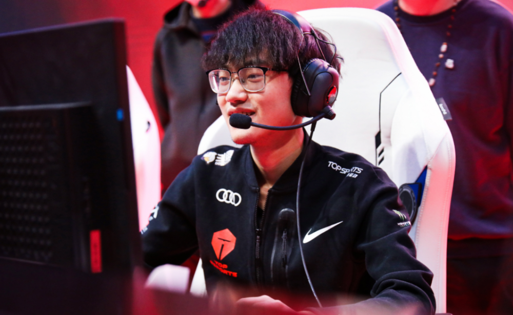 包含Karsa回归赛场,回归赛场首场状态亮眼,TES观众沸腾!的词条 包含Karsa回归赛场,回归赛场首场状态亮眼,TES观众沸腾!的词条